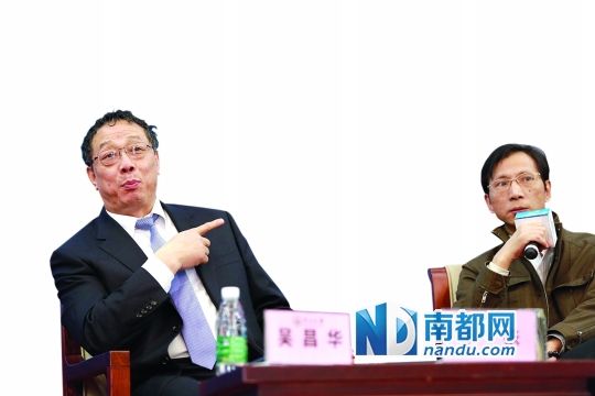 李鐵在論壇上發言