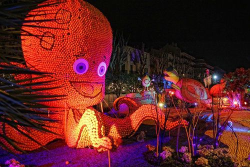 法國(guó)芒通檸檬節(jié)上的雕塑作品