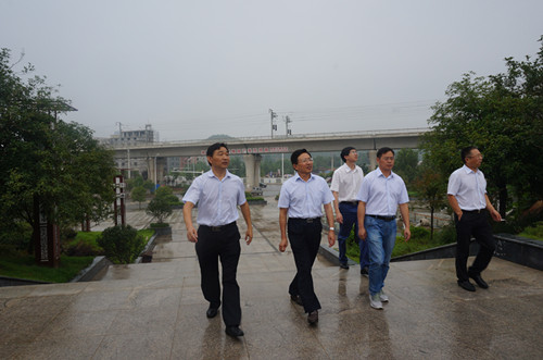 省委調(diào)研組來十六潭公園檢查指導(dǎo)工作