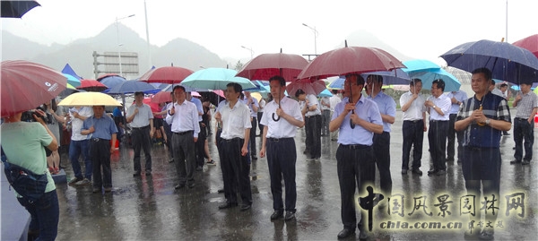 杭州市領(lǐng)導(dǎo)檢查建德320國(guó)道精品示范道路建設(shè)工程