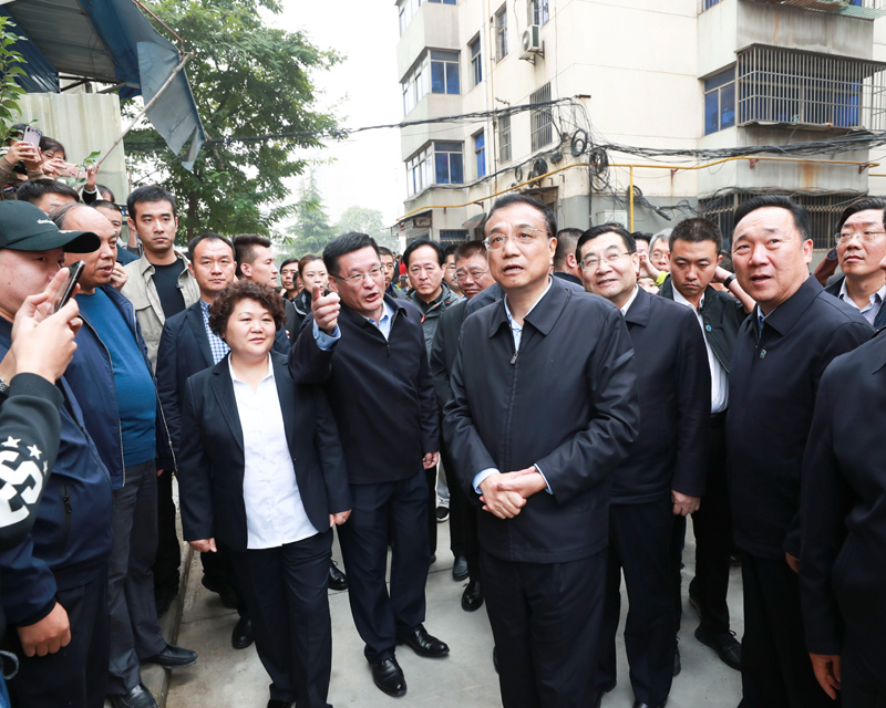 李克強(qiáng)西安考察老舊小區(qū)：改造后不光要好看