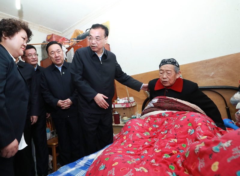李克強(qiáng)西安考察老舊小區(qū)：改造后不光要好看