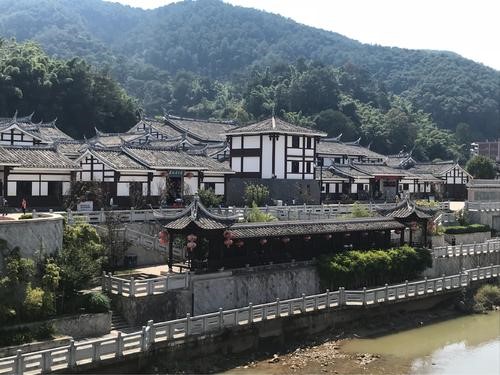 從老屋殘巷到網(wǎng)紅盛景——傳統(tǒng)村落的保護(hù)與活化