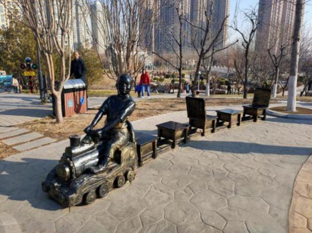 石家莊：鐵路文化公園景觀小品為城市添亮點