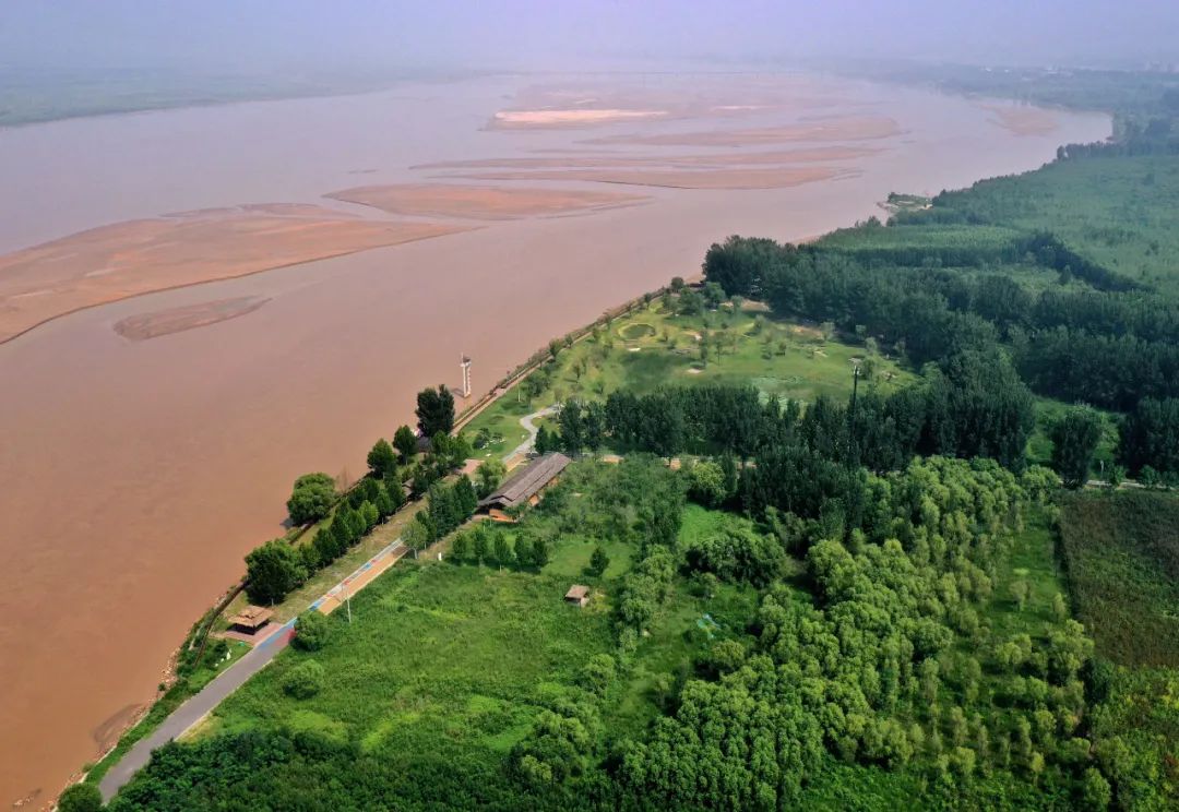 媒體批沿黃河地區(qū)“一縣一濕地、一縣一公園”做法