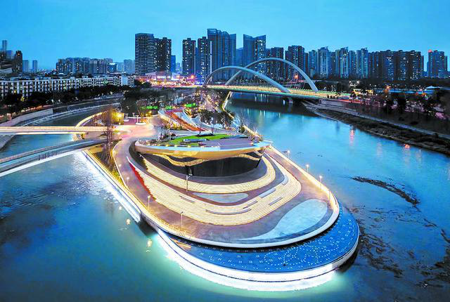 成都首個(gè)漂浮公園即將開放 實(shí)現(xiàn)360°江景體驗(yàn)